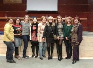 Olga Polo con las participantes en el curso de formación de matronas de Valencia